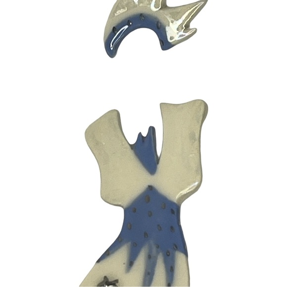 Vintage Sharon Roslund ‘97 Two Piece Ceramic White and Blue Brooch - Picture 3 of 6